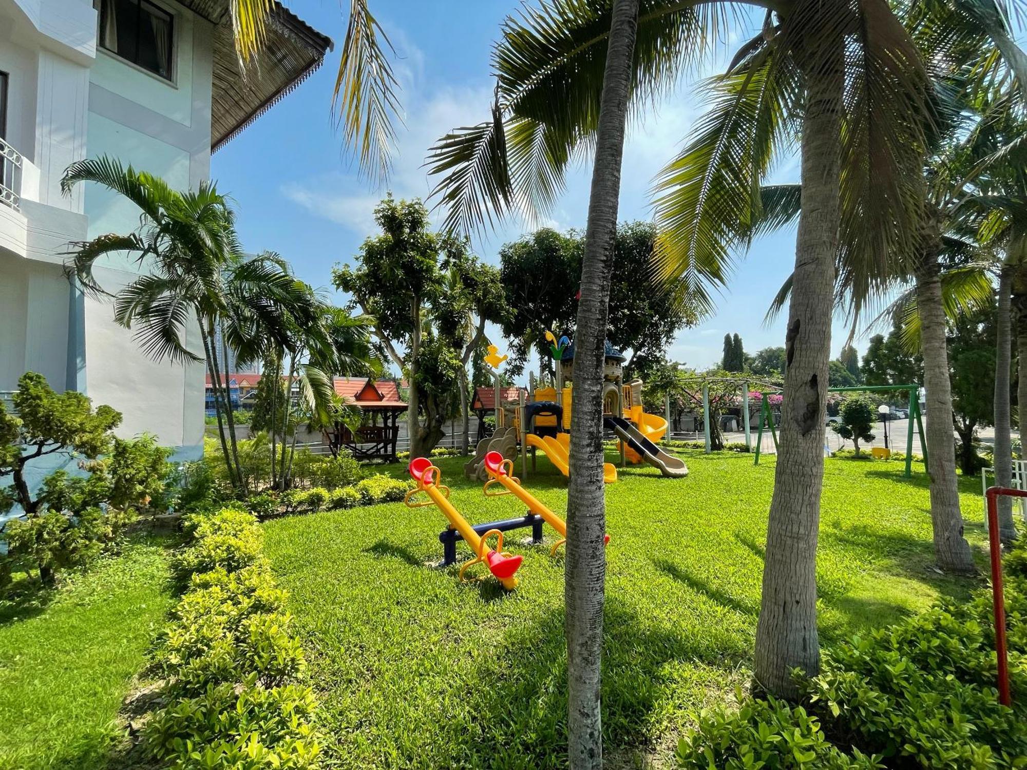 Silversand Villa Hotel Jomtien Beach Buitenkant foto